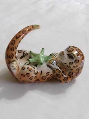 LYNN CHASE  “Jaguar Jungle” 4.5” Porcelain Otter w Starfish Figurine RARE 90'S